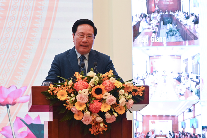 Phó Thủ tướng Thường trực Chính phủ Phạm Bình Minh: Cần kiên quyết tránh tình trạng nợ đọng văn bản