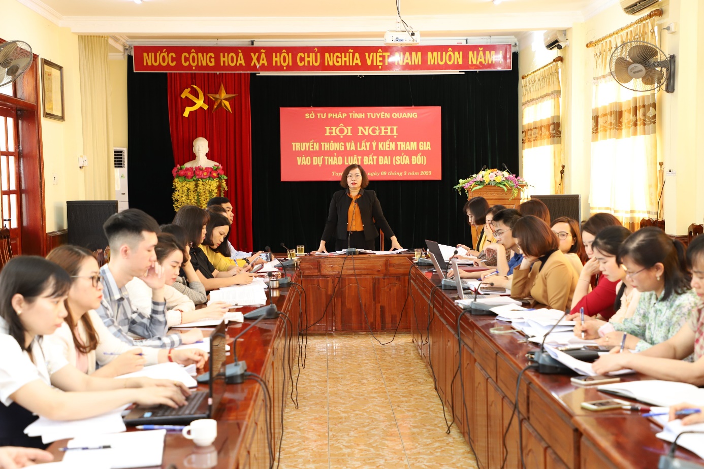 Sở Tư pháp tỉnh Tuyên Quang tổ chức Hội nghị truyền thông và lấy ý kiến của công chức, viên chức Sở Tư pháp đối với dự thảo Luật Đất đai (sửa đổi).